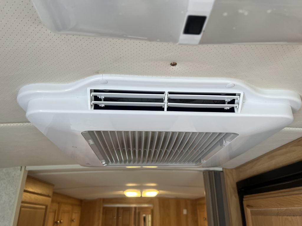 Used 2017 Ford E-450 and Econoline 450 Super Duty w/ Motorhome Prep Package image 87