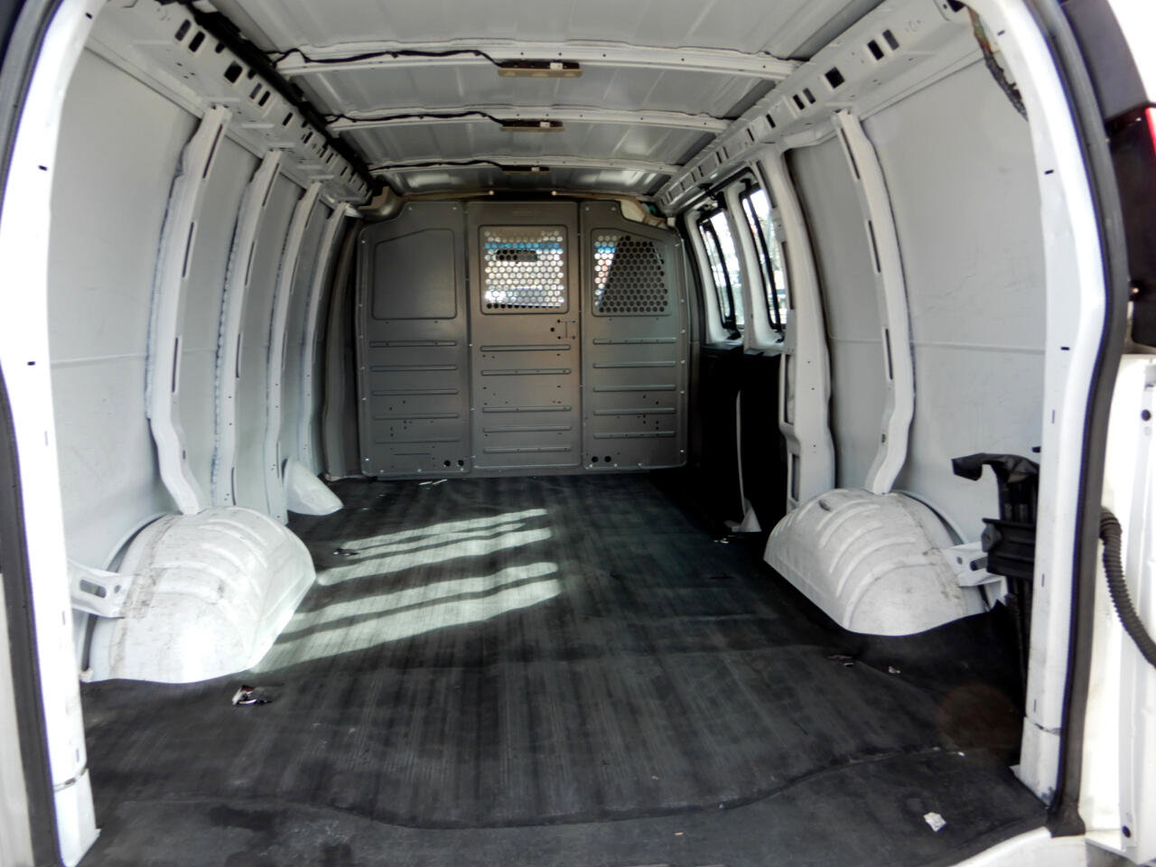 Used 2022 Chevrolet Express 2500 w/ Driver Convenience Package image 9