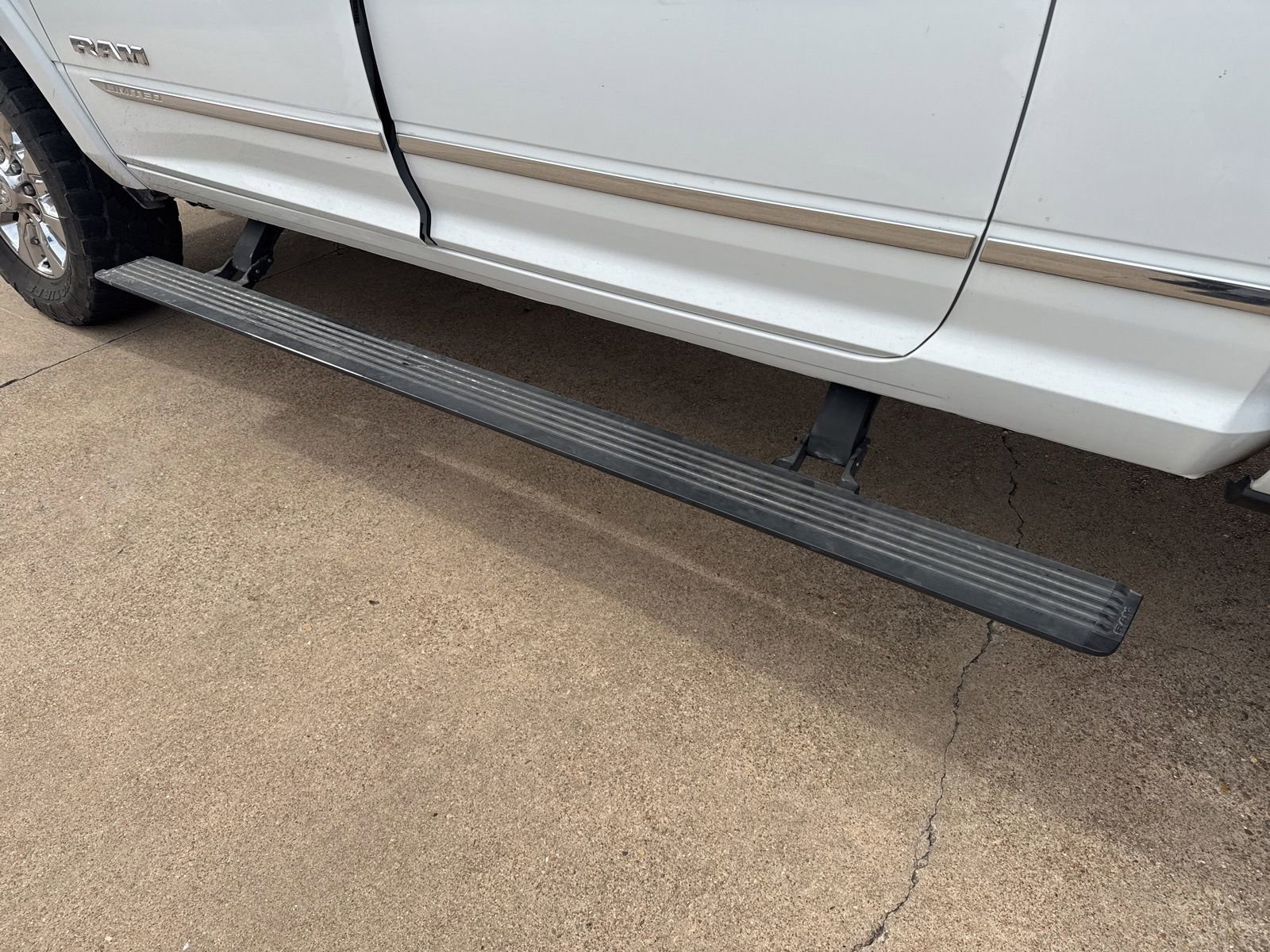 Used 2022 RAM 2500 Limited w/ Towing Technology Group image 15