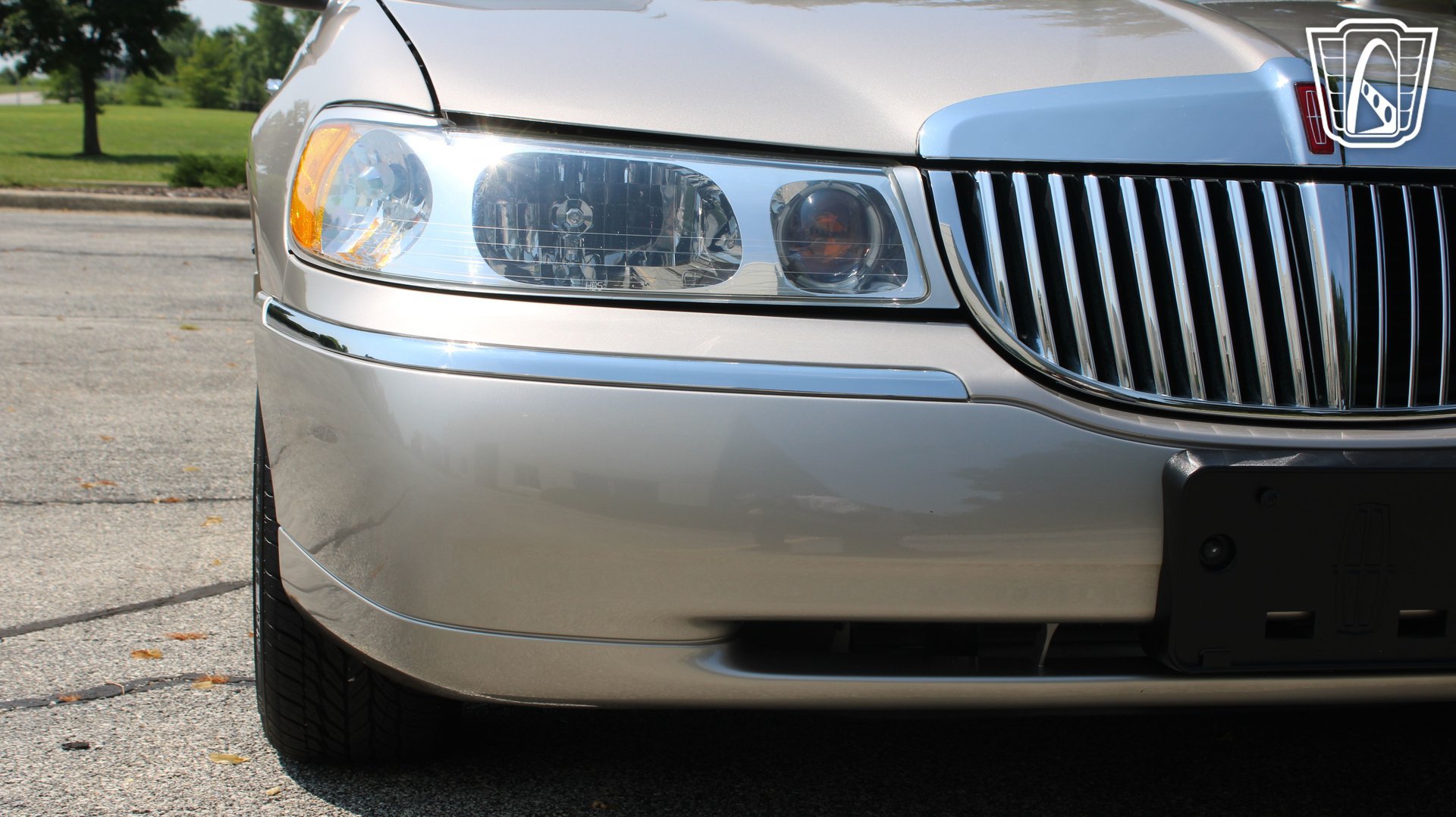 Used 2002 Lincoln Town Car Executive RWD image 39