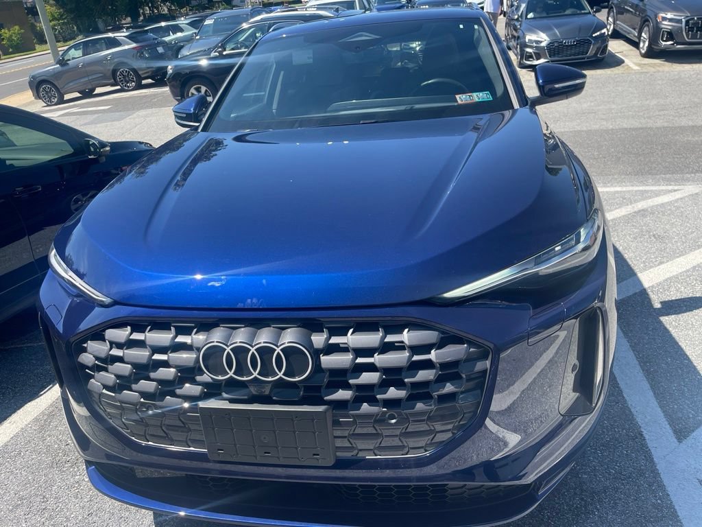 Used 2025 Audi Q5 Premium Plus w/ Premium Plus AWD/4WD image 2