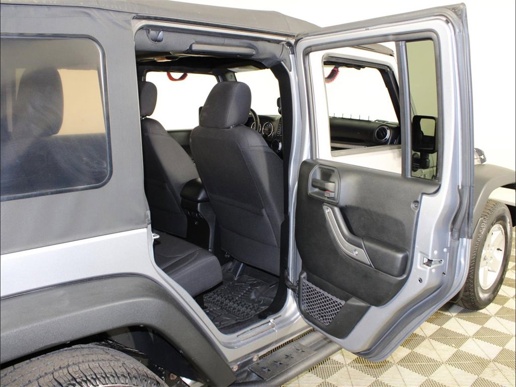 Used 2018 Jeep Wrangler Unlimited Sport S image 32