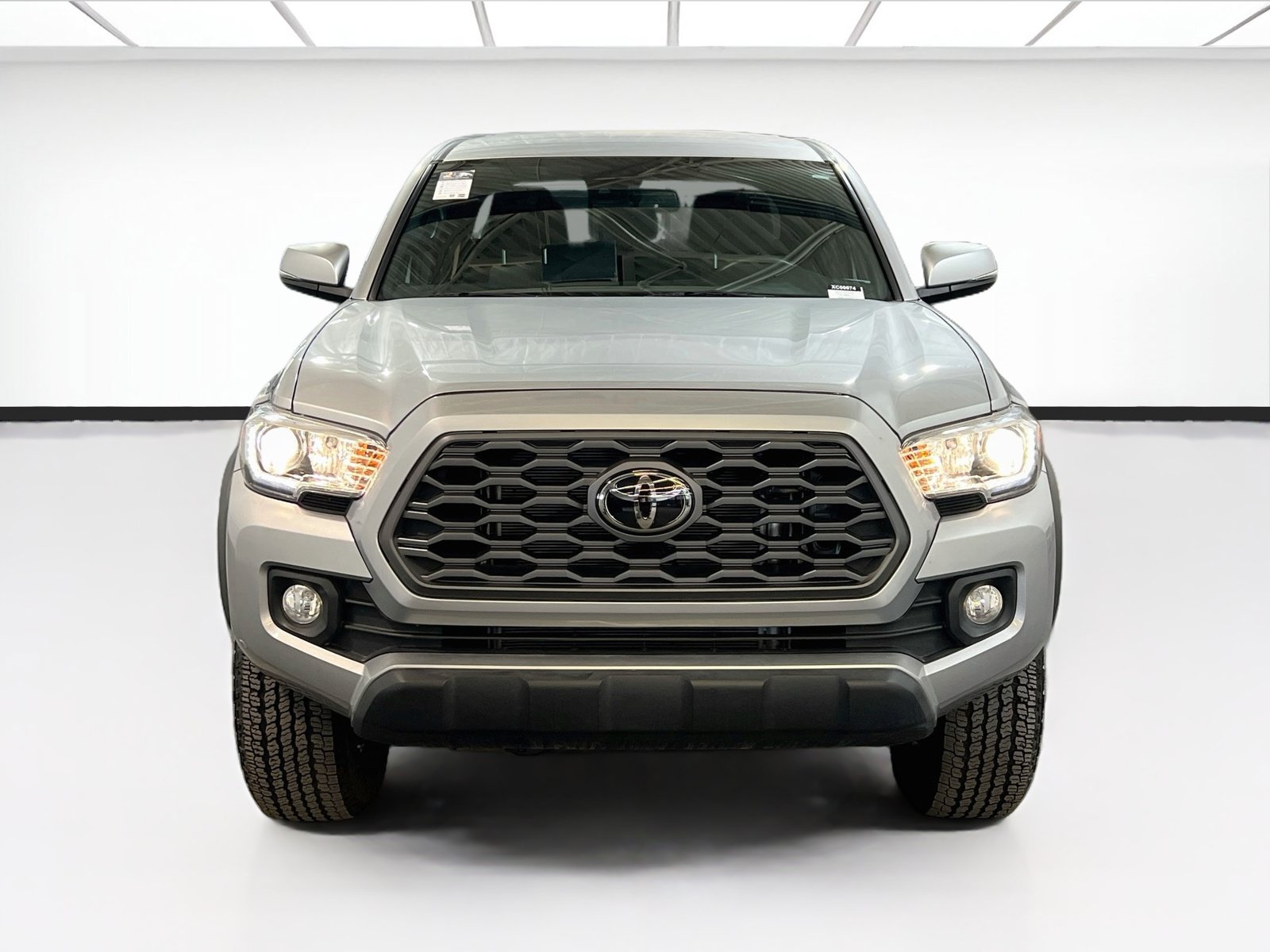 Used 2022 Toyota Tacoma TRD Off-Road w/ Technology Package AWD/4WD image 2