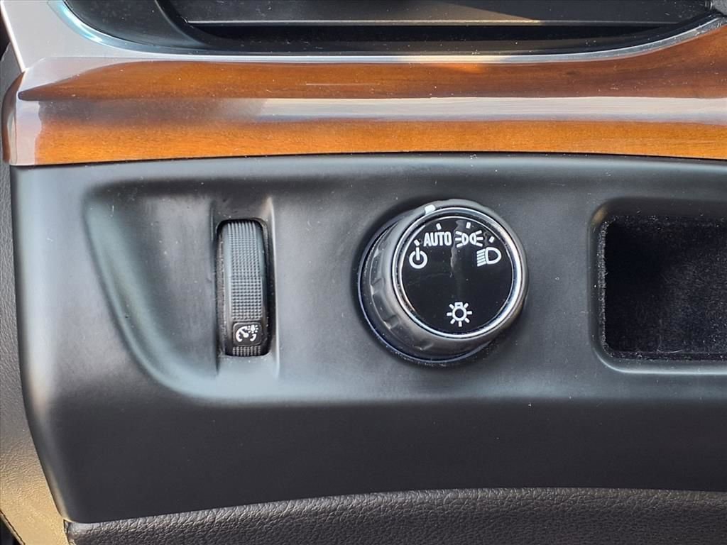 Used 2018 Cadillac Escalade Luxury RWD image 9