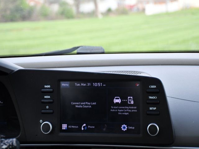 Used 2022 Hyundai Elantra SEL w/ Preferred Accessory Package FWD image 18