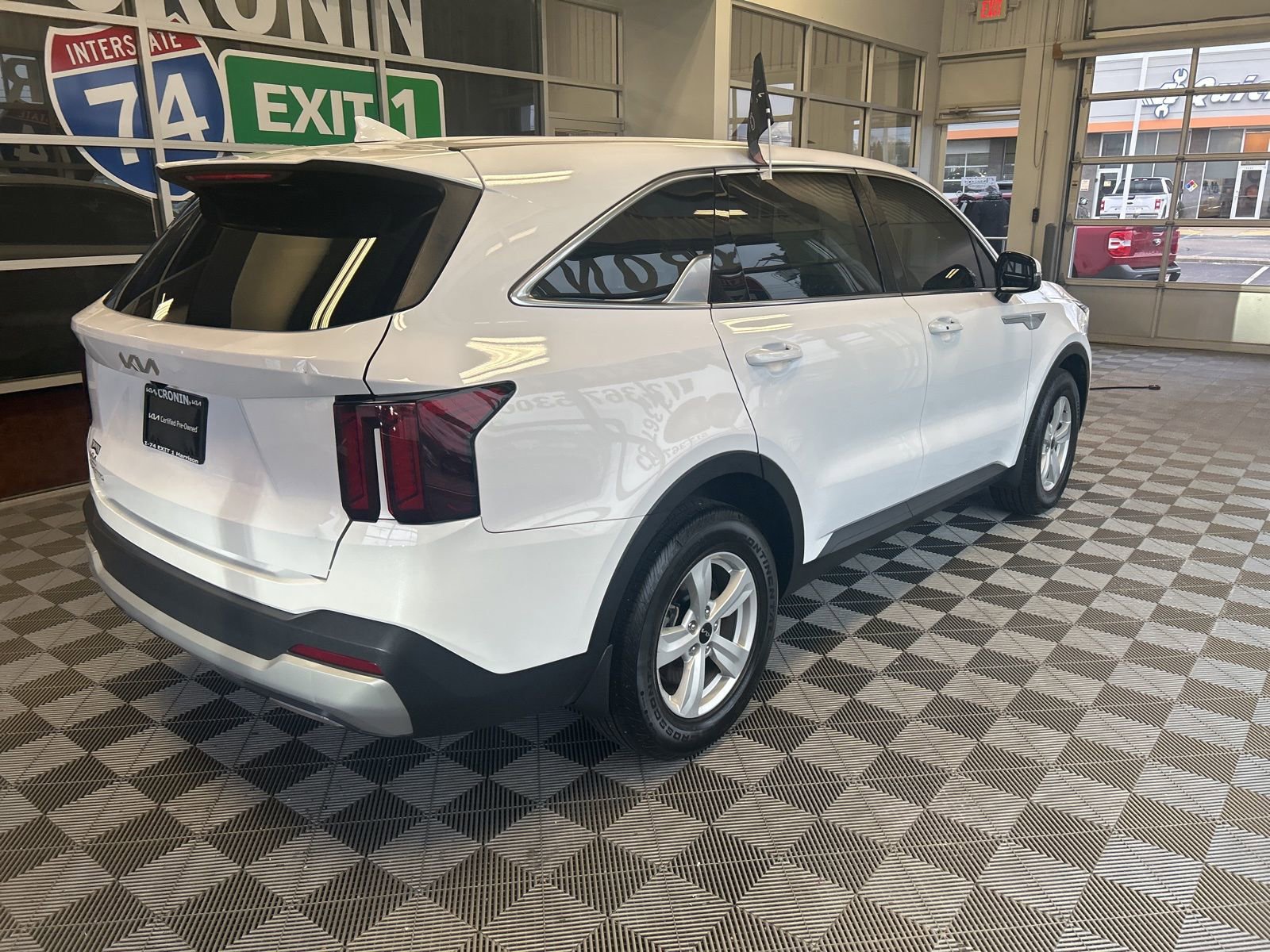 Used 2025 Kia Sorento LX image 6