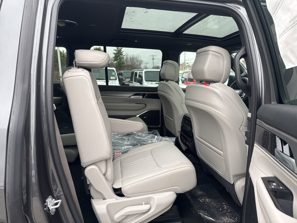New 2026 Jeep Grand Wagoneer 4WD w/ Premium Group I image 30