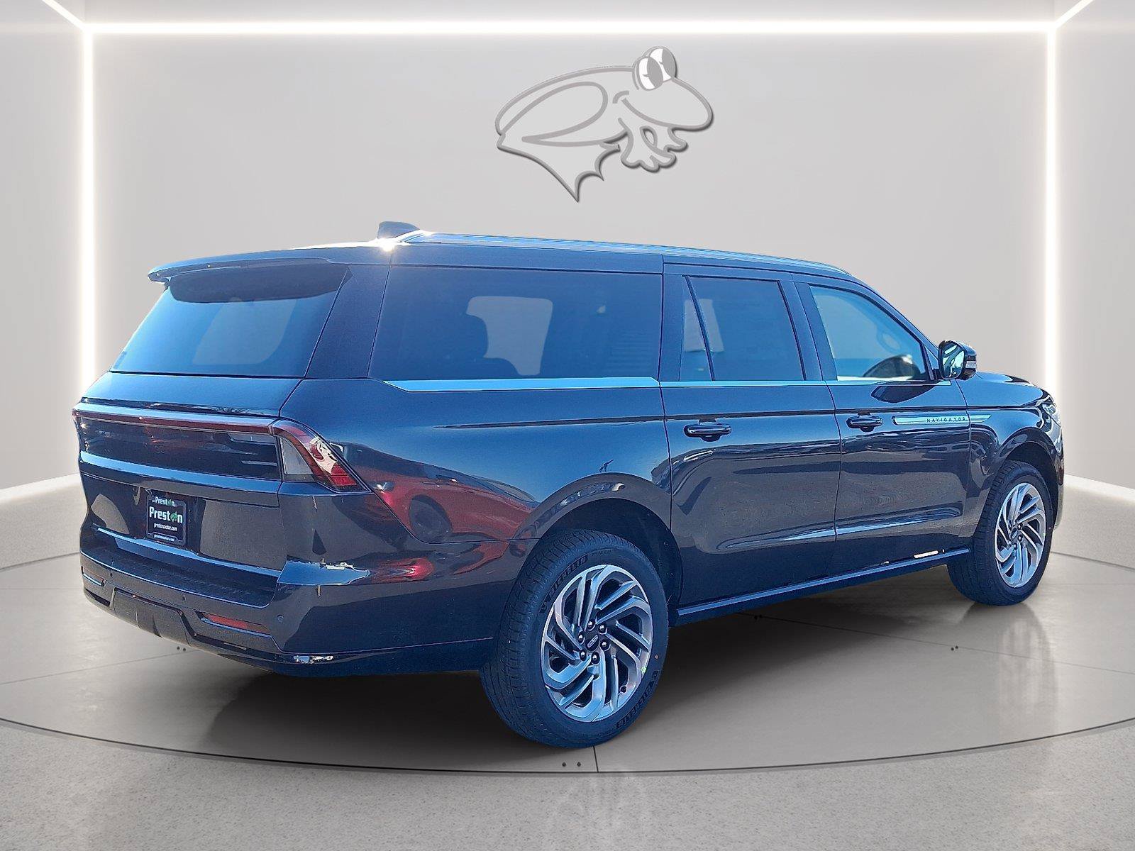New 2026 Lincoln Navigator L Reserve AWD/4WD image 4