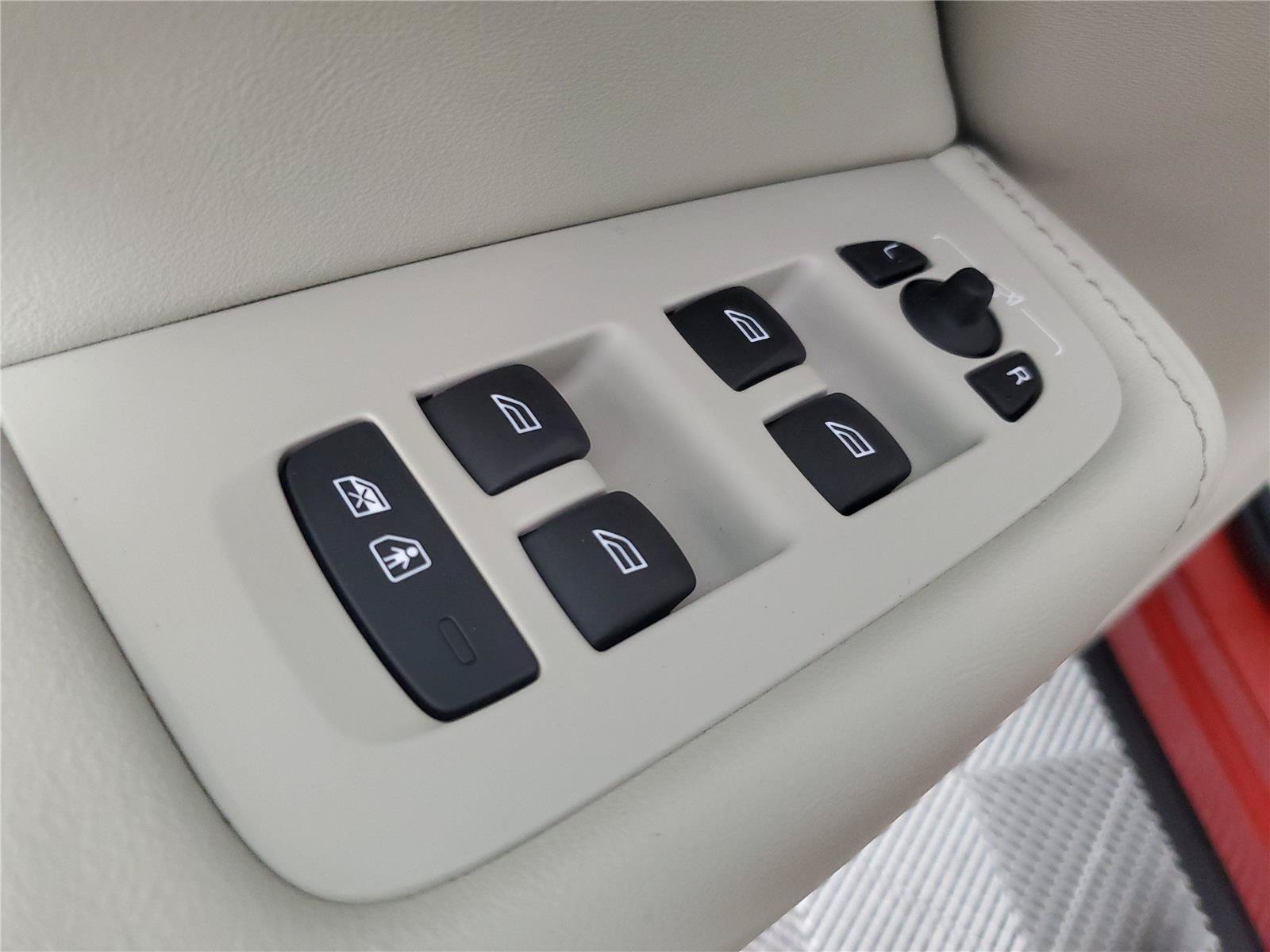 Certified 2023 Volvo XC60 B5 Plus w/ Climate Package AWD/4WD image 19