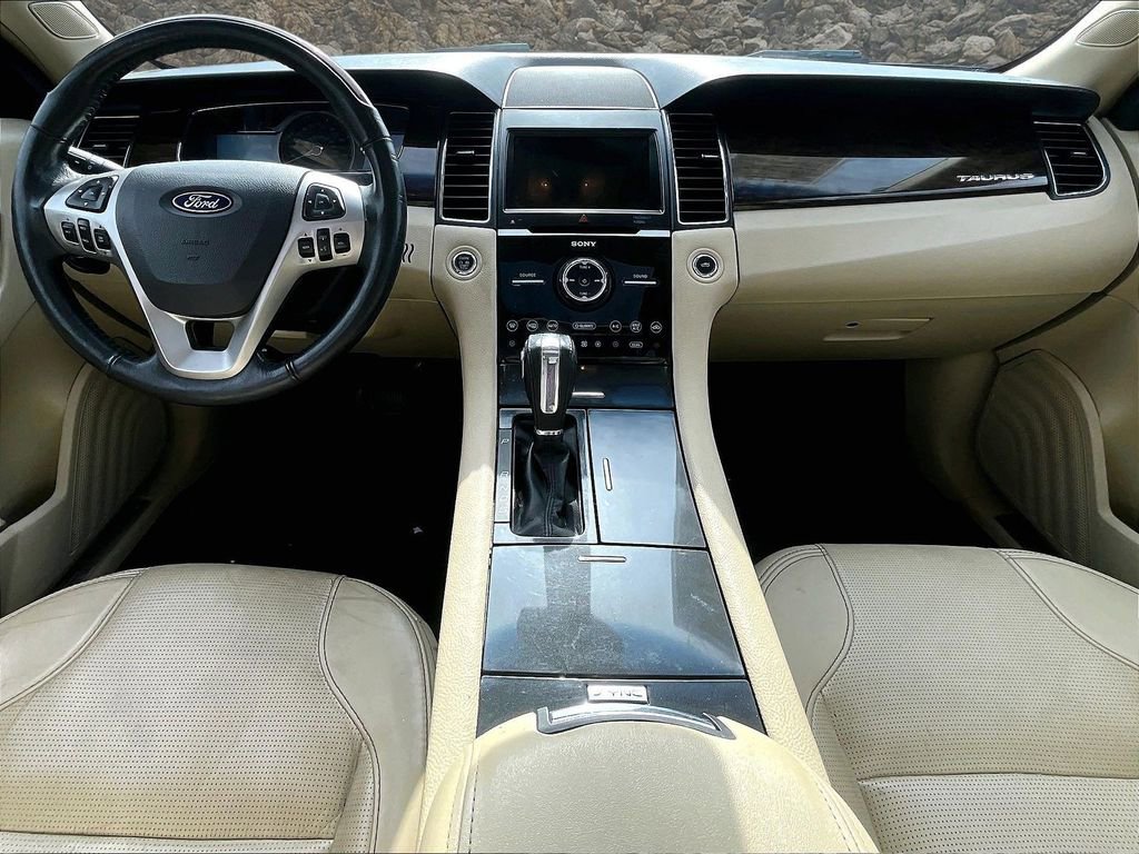 Used 2018 Ford Taurus Limited image 12