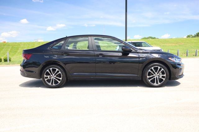 Used 2025 Volkswagen Jetta Sport FWD image 3