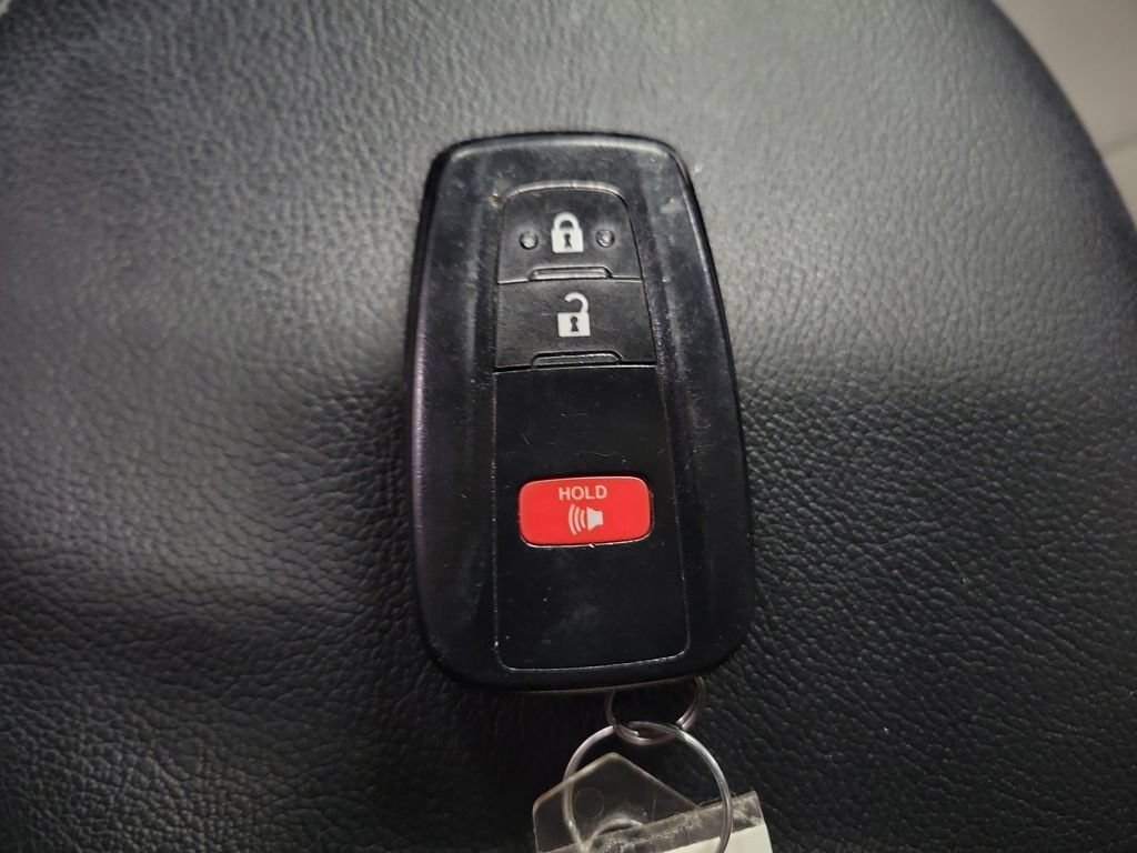Used 2019 Toyota RAV4 XLE w/ Carpet Mat Package AWD/4WD image 21
