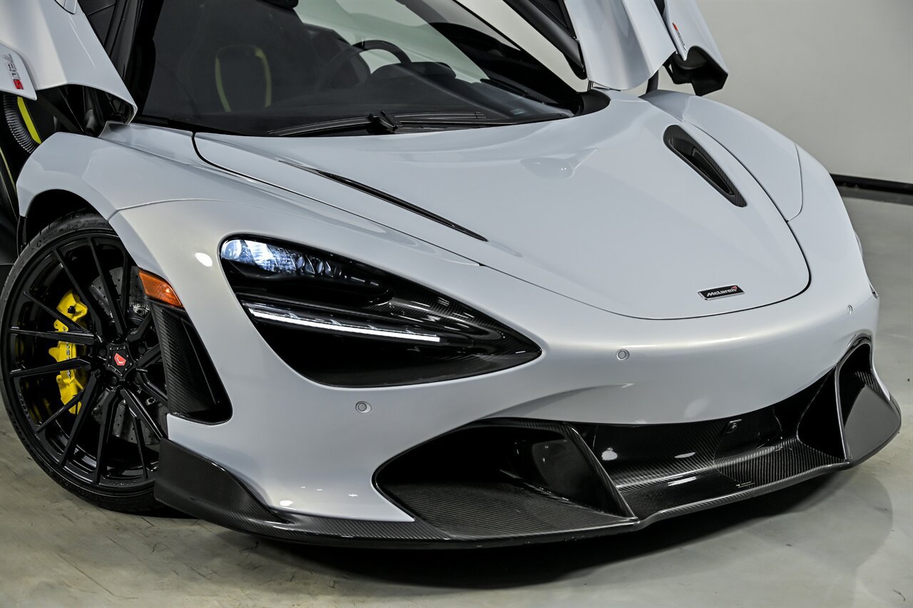 Used 2018 McLaren 720S RWD image 2