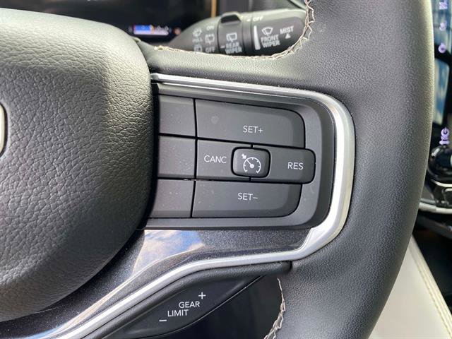 Used 2024 Jeep Wagoneer 4WD w/ Premium Group I image 19