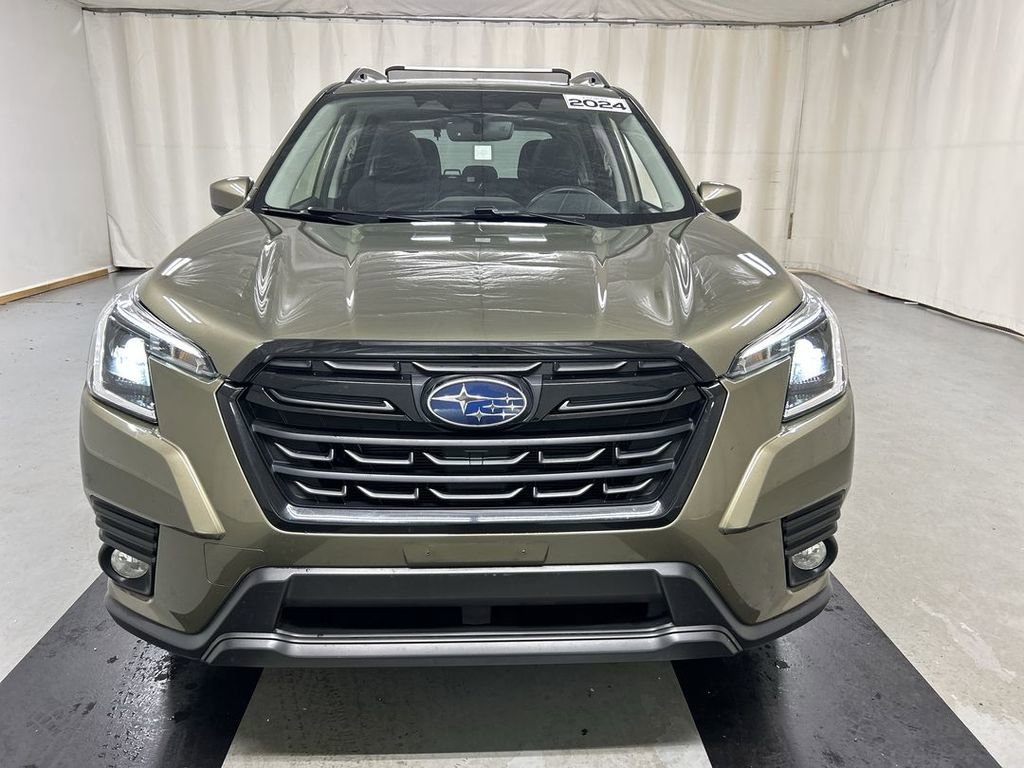 Used 2023 Subaru Forester Premium image 3