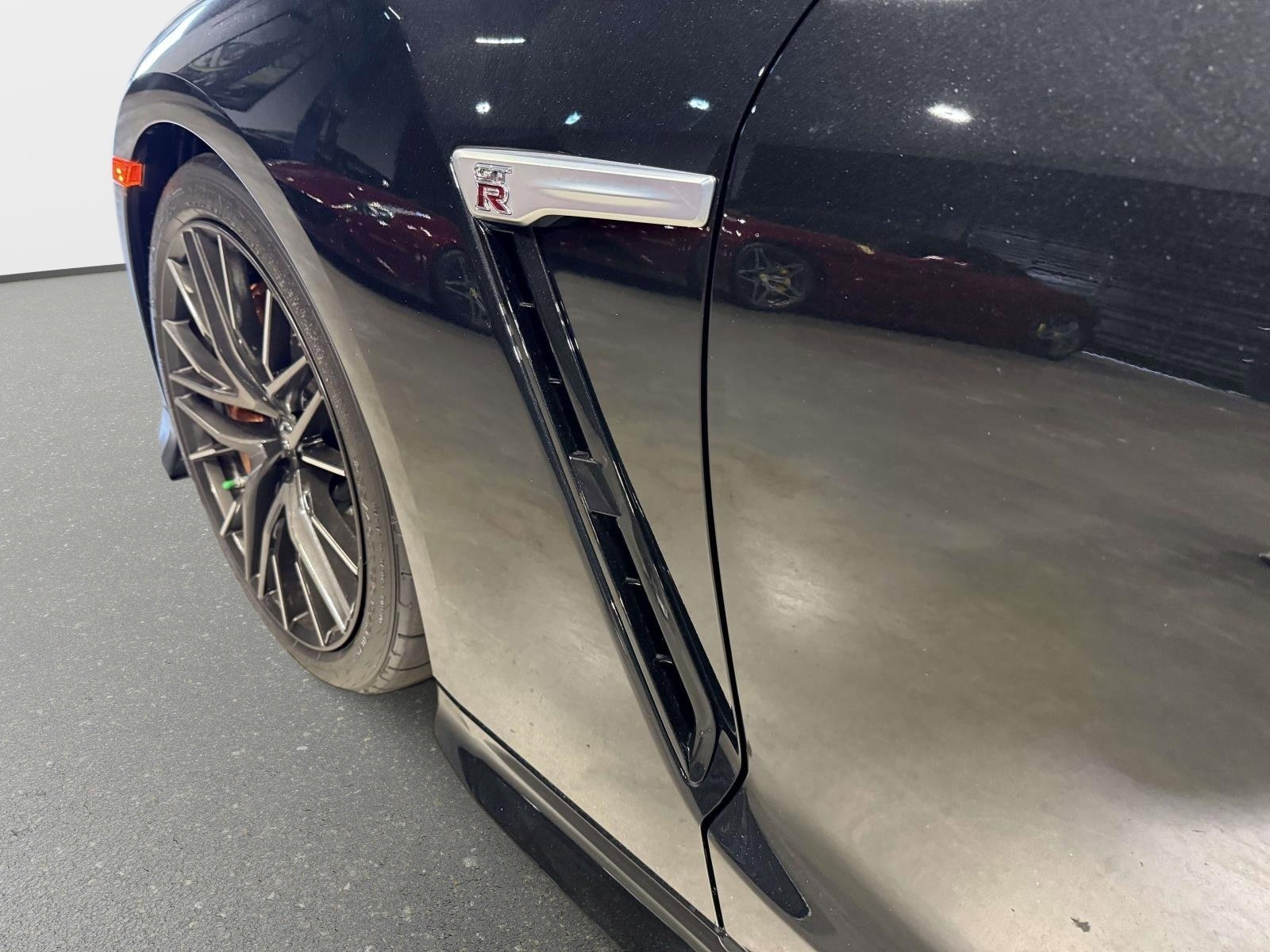 Used 2021 Nissan GT-R Premium image 24