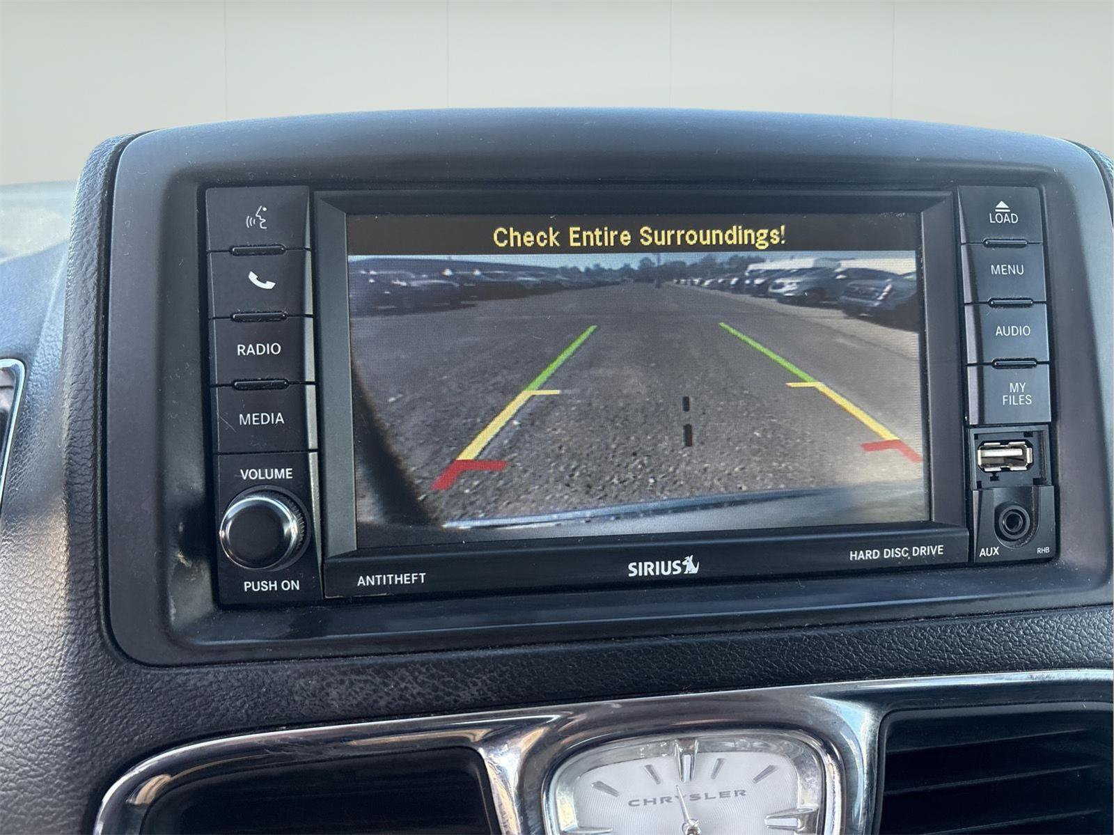 Used 2015 Chrysler Town & Country Touring FWD image 36