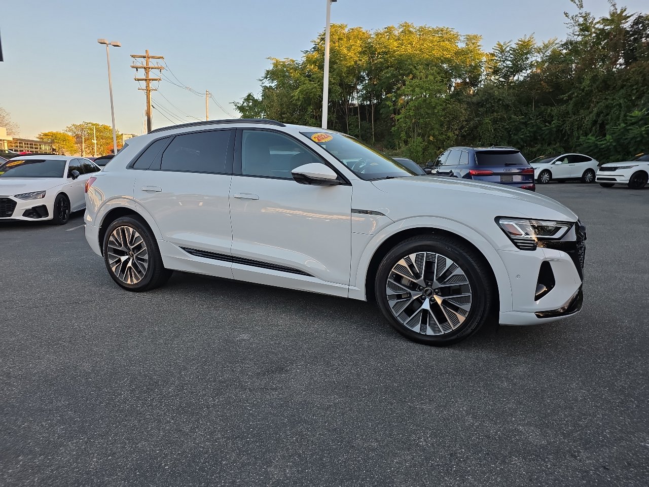 Used 2024 Audi Q8 e-tron Premium Plus w/ Premium Plus Package image 19