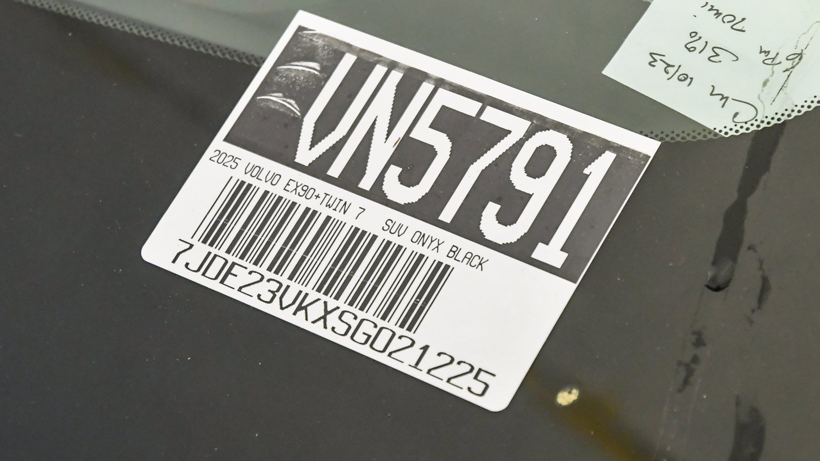 New 2025 Volvo EX90 Plus w/ Protection Package Premier image 32