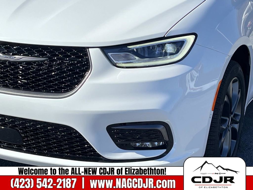 New 2026 Chrysler Pacifica Select image 10