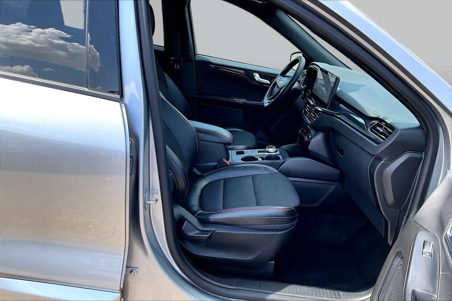 Used 2023 Ford Escape ST-Line w/ Tech Pack #1 FWD image 11