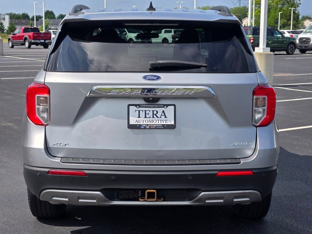 Used 2023 Ford Explorer XLT w/ Equipment Group 202A AWD/4WD image 15
