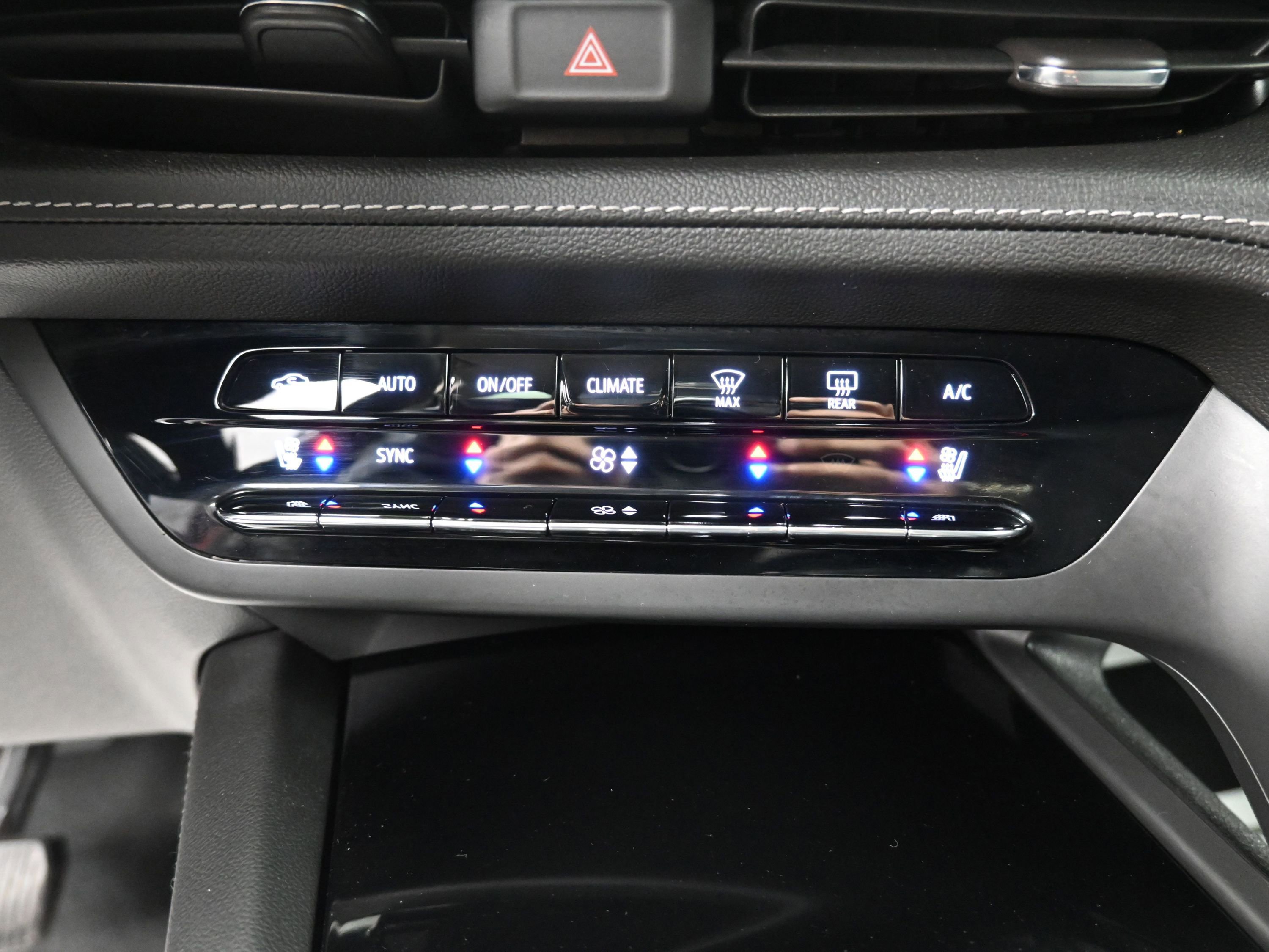 Used 2023 Buick Envision Avenir image 21