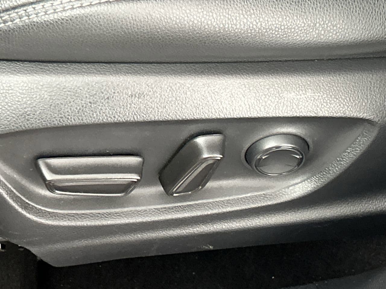 Used 2023 Toyota Corolla Cross XLE FWD image 19