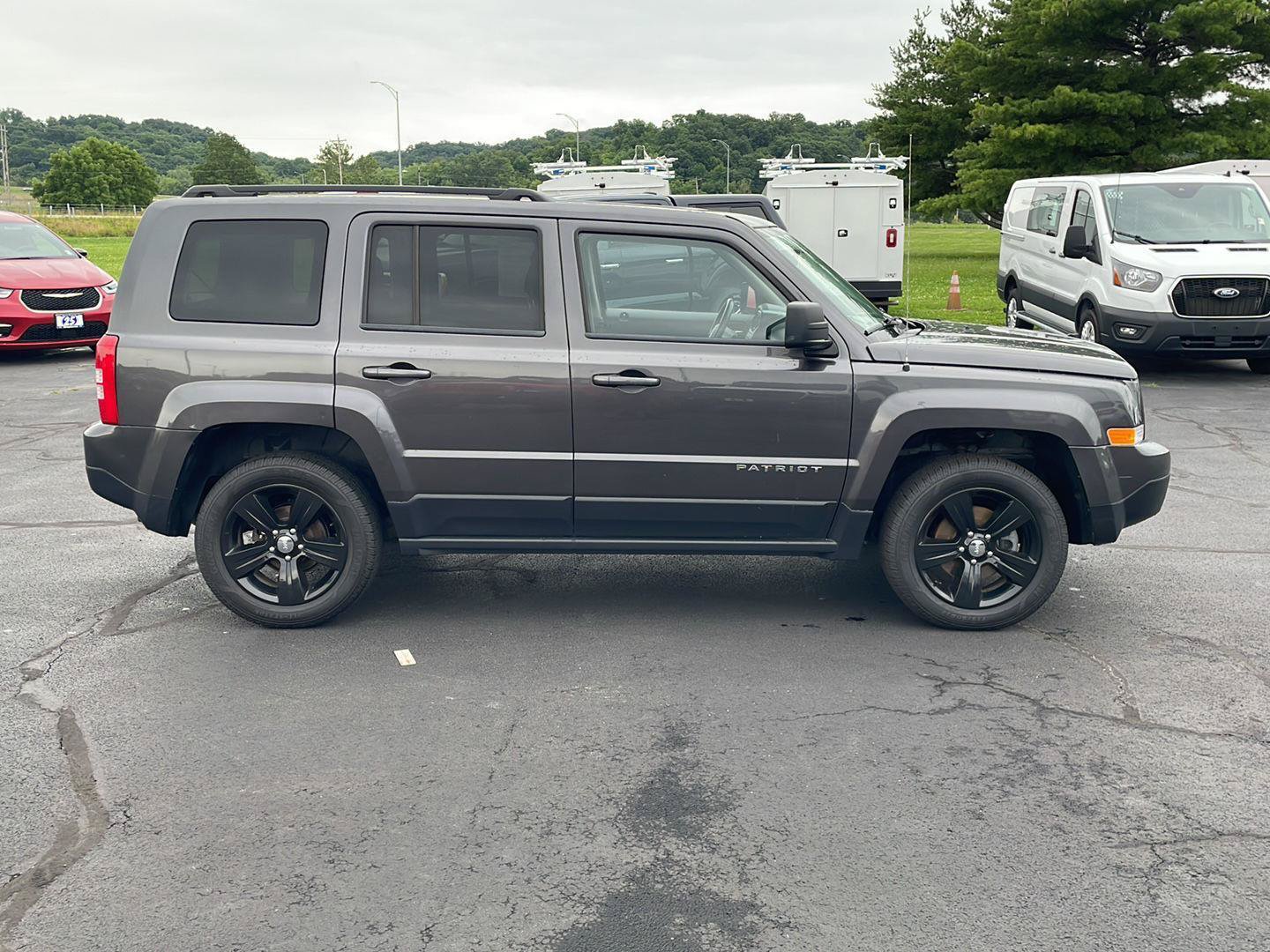 Used 2017 Jeep Patriot Latitude AWD/4WD image 6