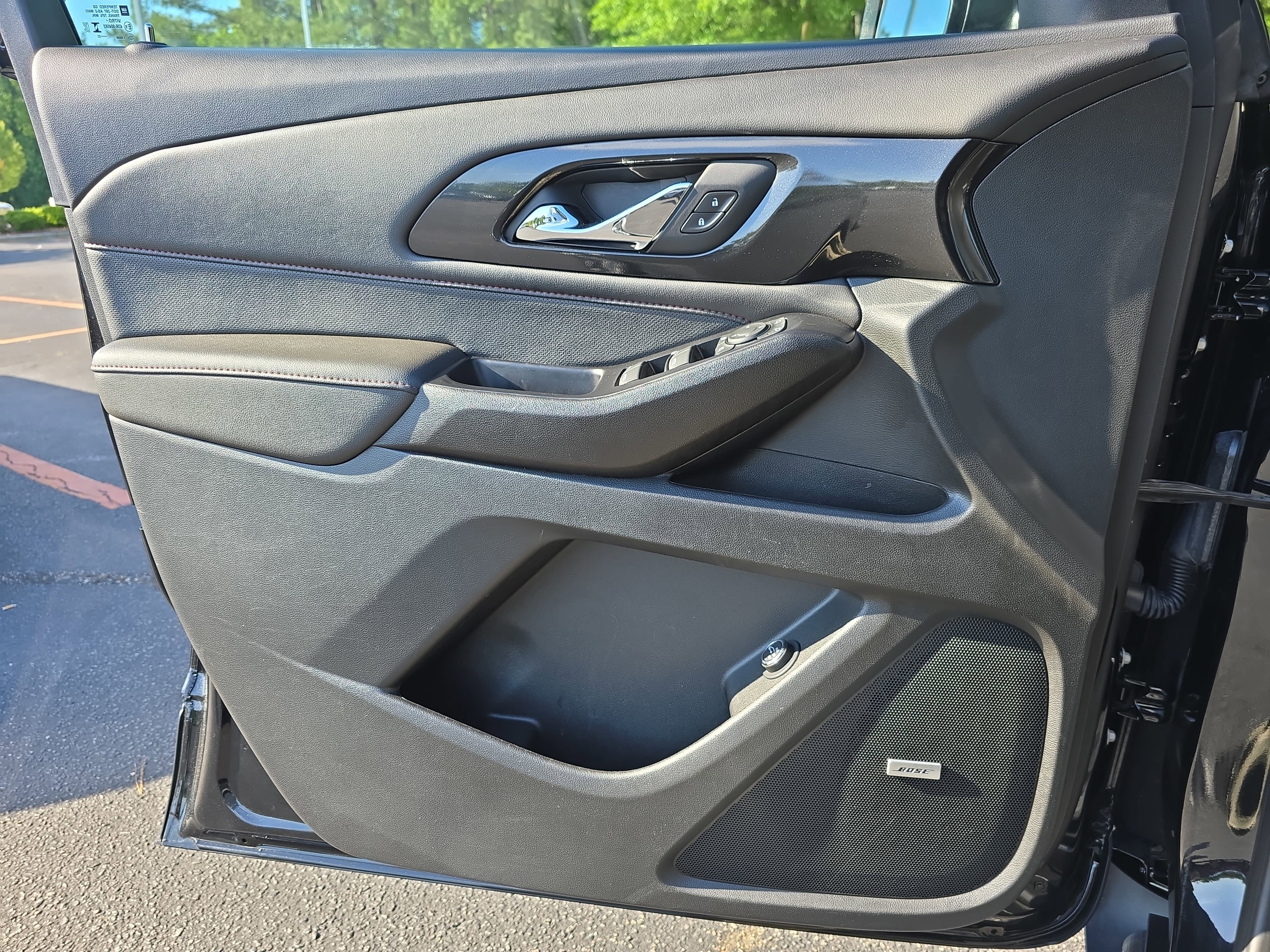 Used 2023 Chevrolet Traverse RS FWD image 28