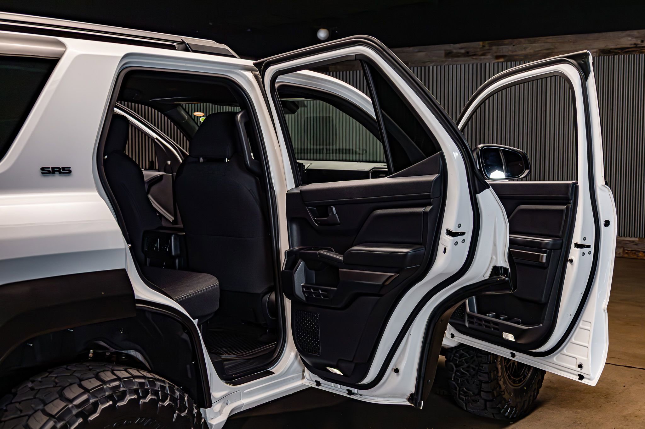 Used 2025 Toyota 4Runner SR5 AWD/4WD image 31