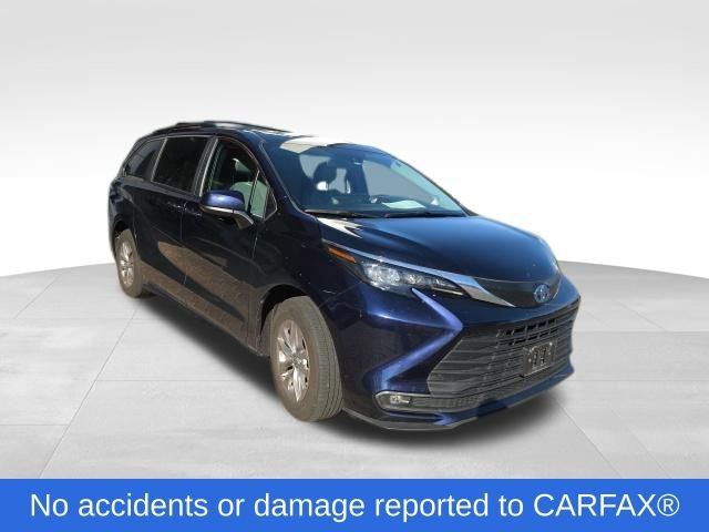 Certified 2025 Toyota Sienna XLE w/ XLE Plus Package AWD/4WD image 3