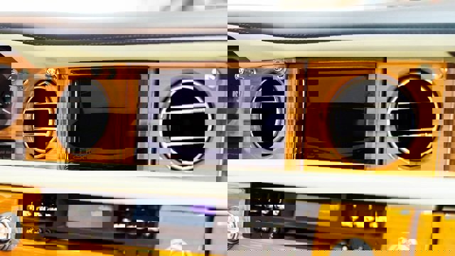 Used 2011 Rolls-Royce Phantom Drophead Coupe image 32