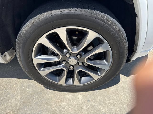 Used 2017 Jeep Grand Cherokee Overland AWD/4WD image 18