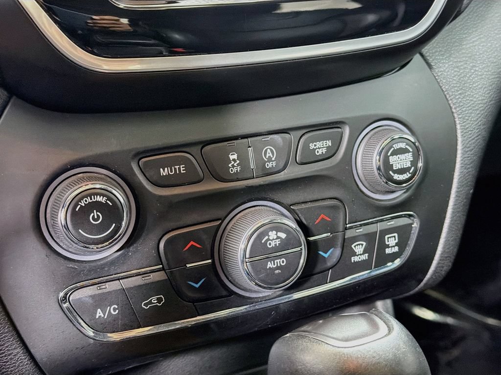 Used 2021 Jeep Cherokee Limited AWD/4WD image 16