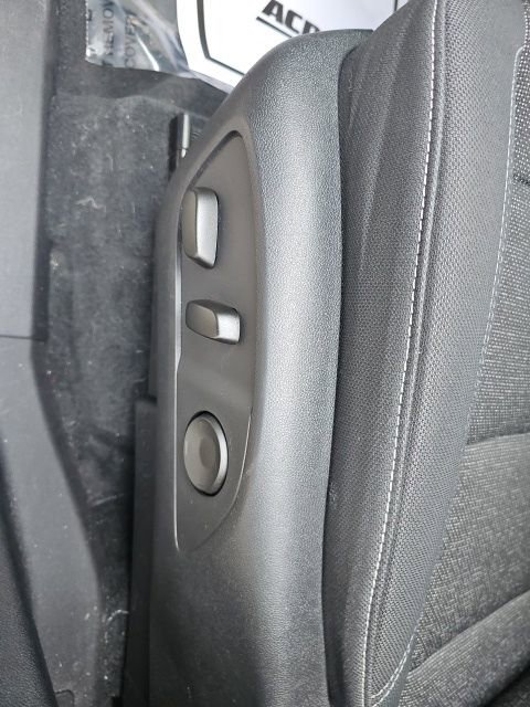 Used 2024 Chevrolet Traverse LT image 39