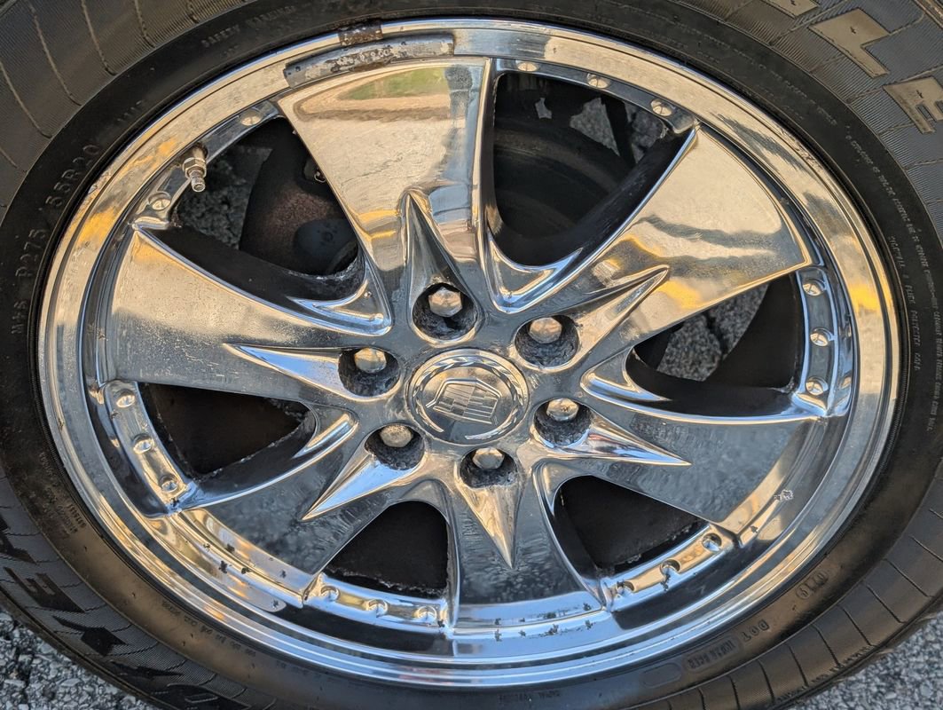 Used 2005 Cadillac Escalade EXT image 13