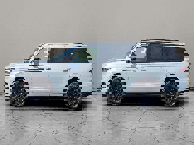 New 2025 Lincoln Navigator Reserve w/ Jet Appearance Package image 9