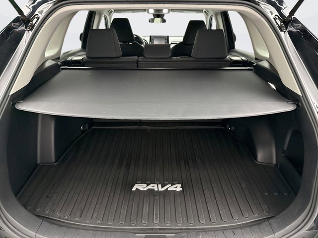 Used 2022 Toyota RAV4 LE image 18