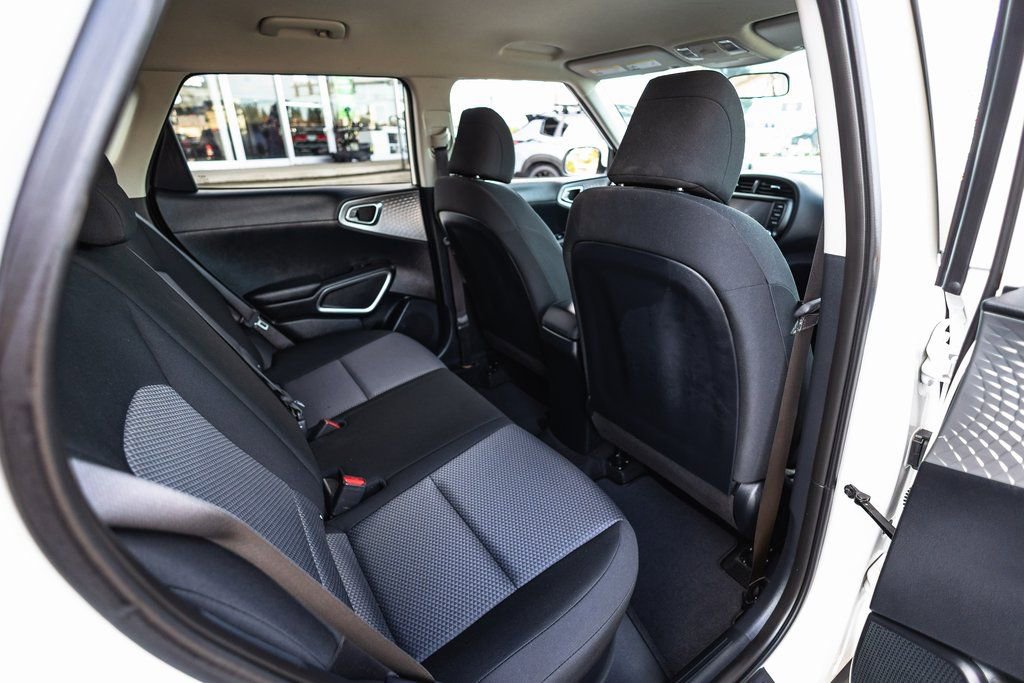 Used 2022 Kia Soul LX image 29