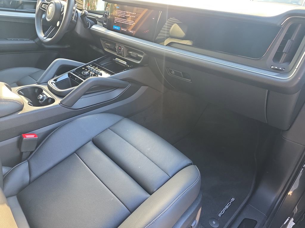 Certified 2025 Porsche Cayenne image 19
