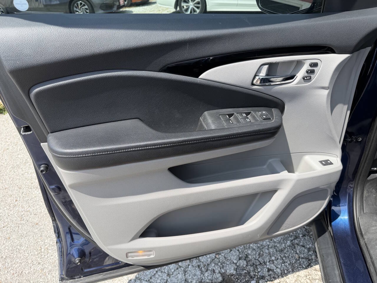 Used 2017 Honda Pilot Touring image 12