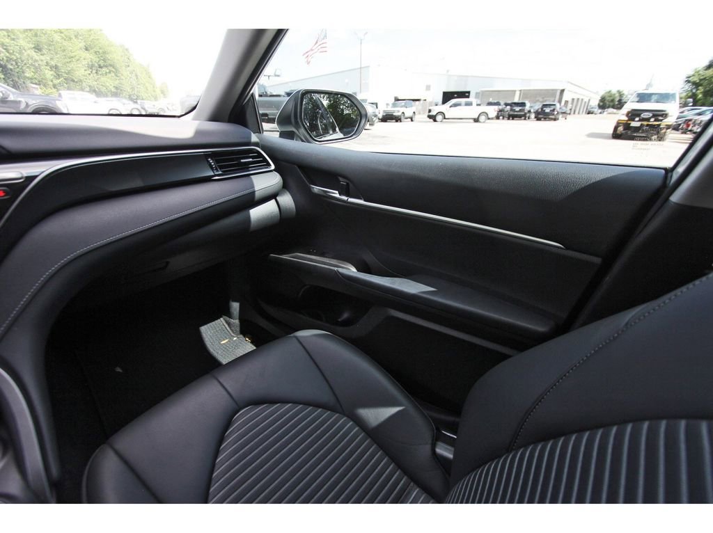Used 2023 Toyota Camry SE w/ Convenience Package FWD image 9