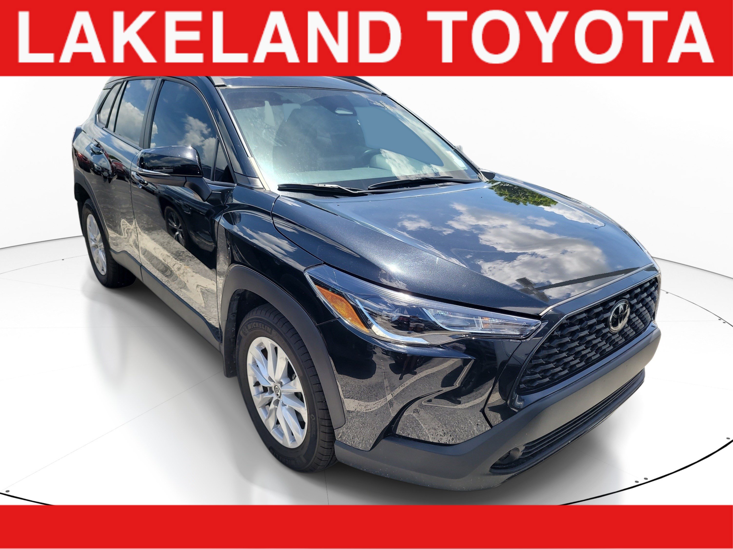 Certified 2025 Toyota Corolla Cross LE FWD image 1