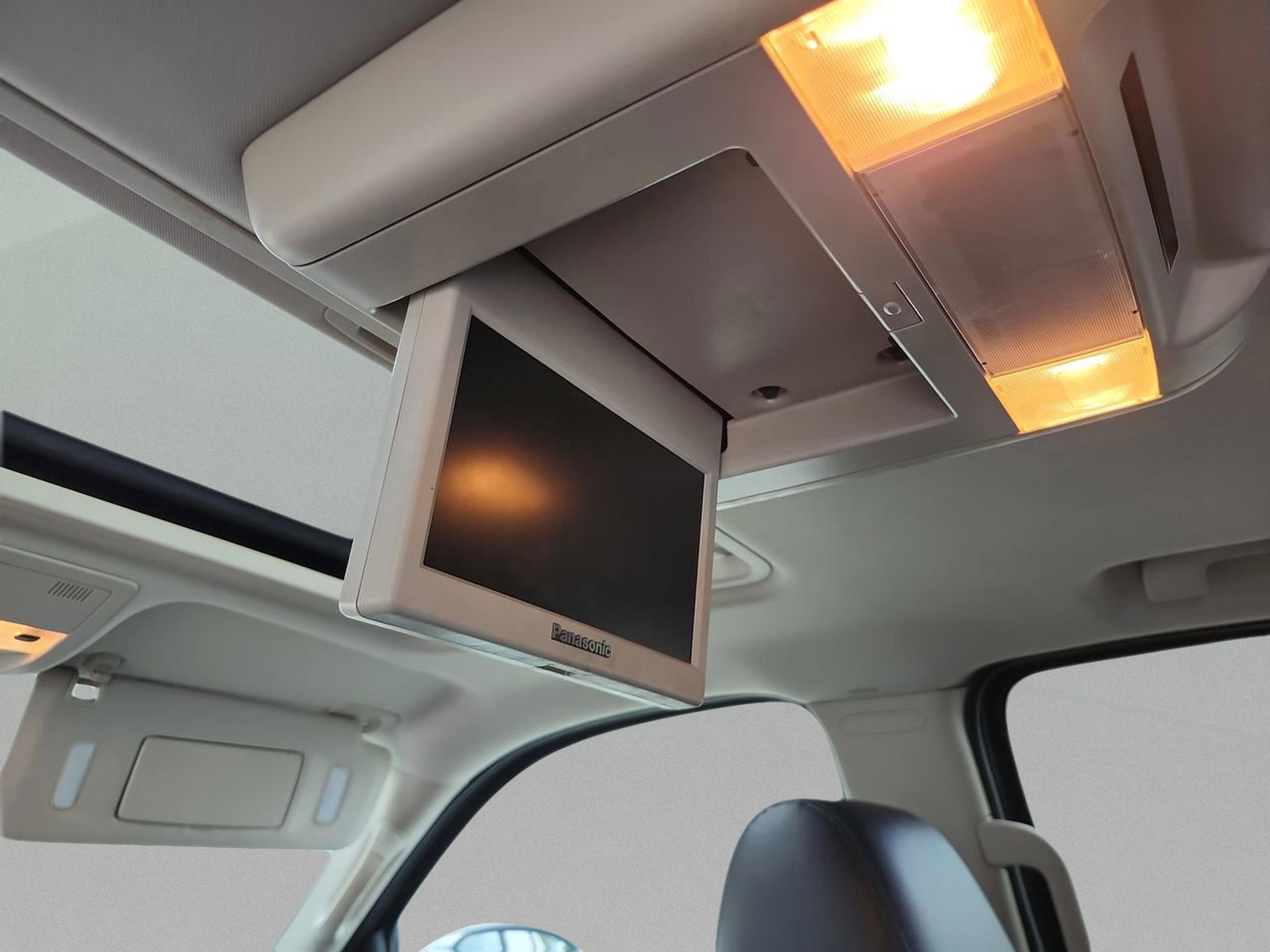 Used 2013 Chevrolet Avalanche LTZ image 30