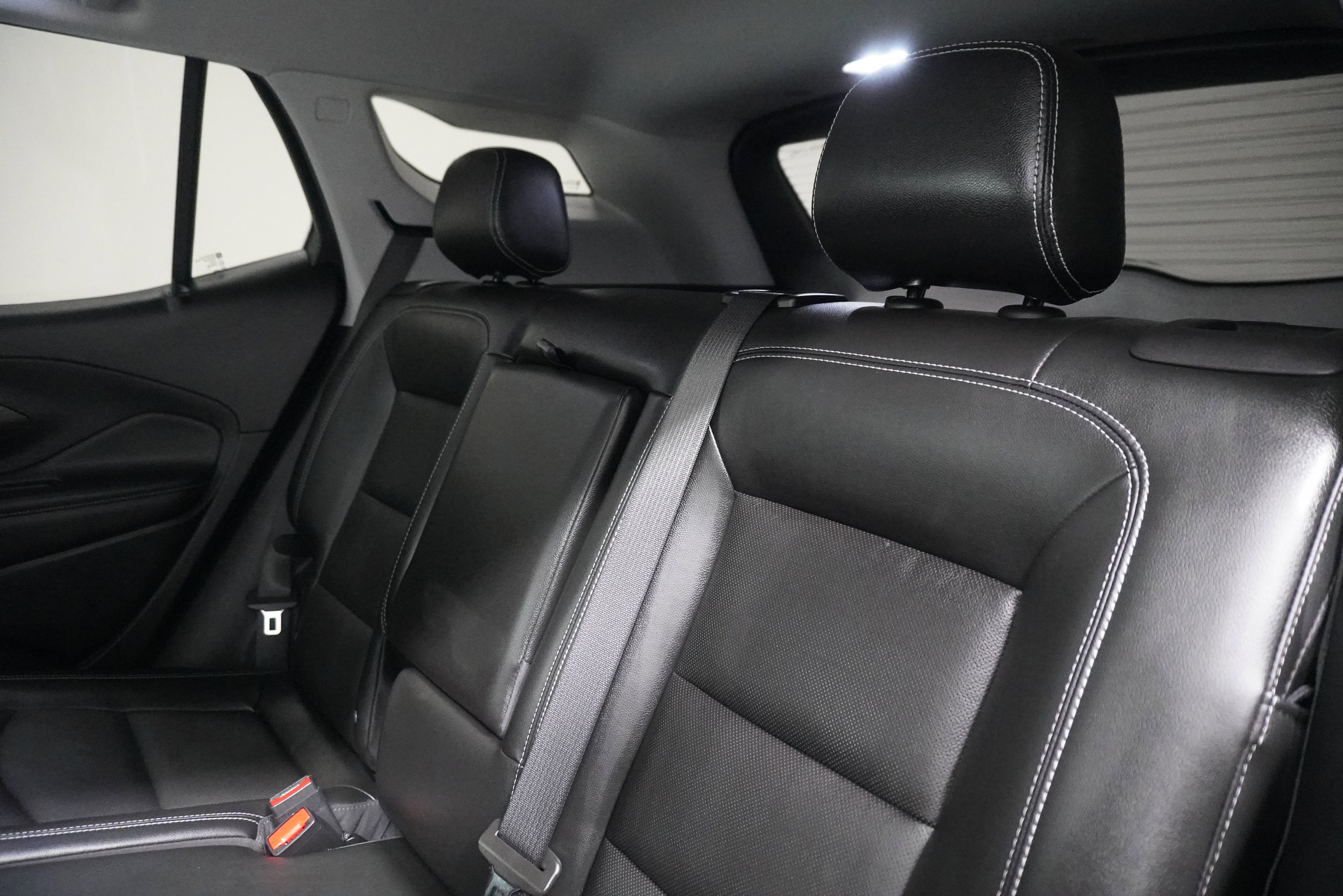 Used 2023 GMC Terrain SLT w/ Tech Package image 12