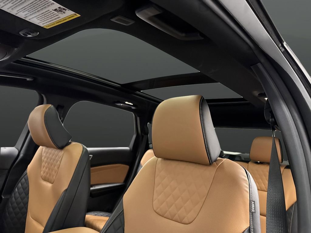 Used 2024 Ford Edge Titanium w/ Titanium Elite Package image 7