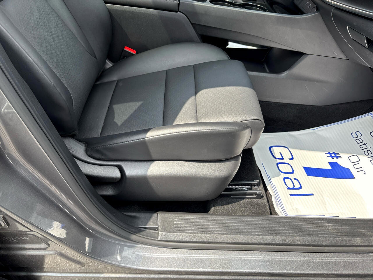 Used 2022 Nissan Rogue SV w/ SV Premium Package image 26