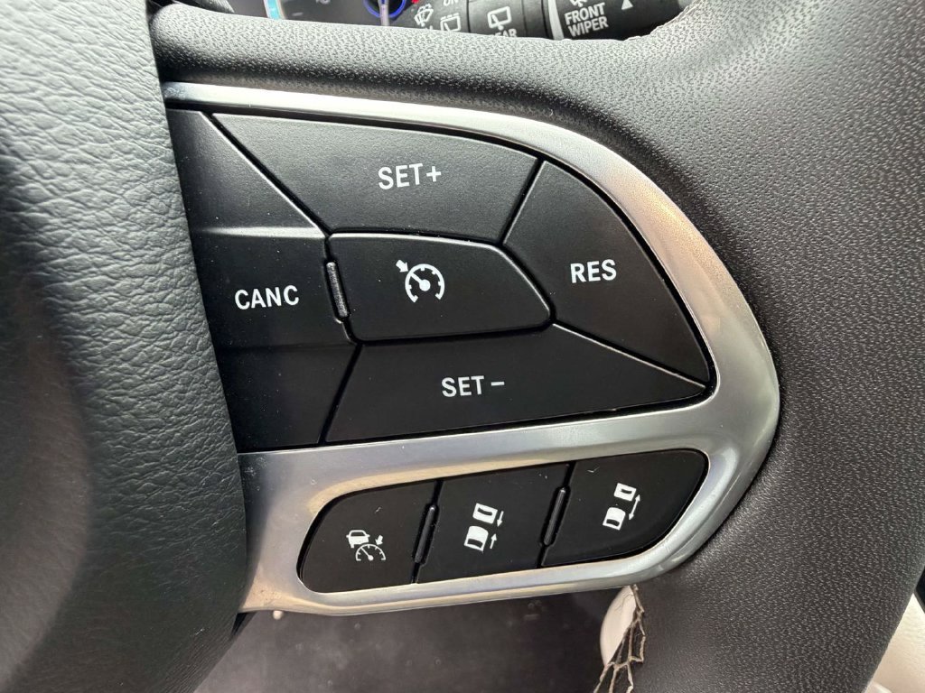 Used 2024 Chrysler Pacifica Touring-L FWD image 22