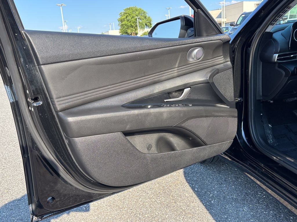 Used 2023 Hyundai Elantra SEL w/ Convenience Package FWD image 14